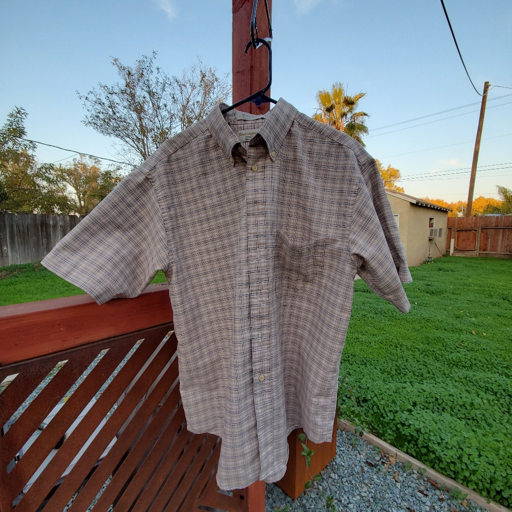 Vintage Arrow Tournament Men's Size short sleeve vintage button up. Size Large.